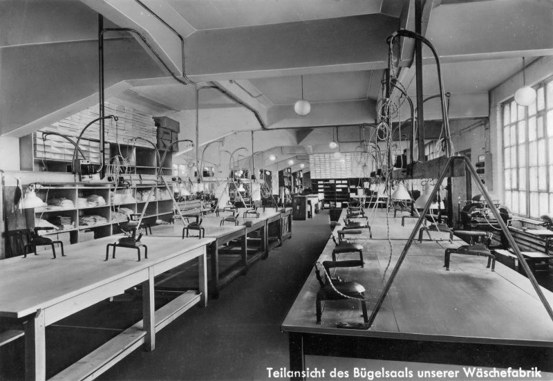 Bügelsaal Wäschefabrik Fa. A. Becker, Saarbrücken 1933