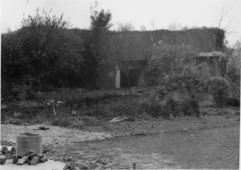 Westwall-Bunker im DFG Saarbrücken 1960 (49°13'17.4"N 6°58'16.4"E)