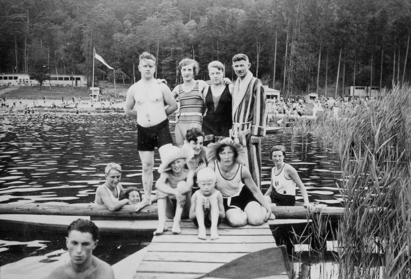 In der Badeanlage, Saarland um 1930