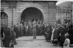 Sängergruppe am Saardenkmal in Heidelberg am 06.09.1936