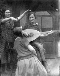 Mandolinenspiel auf der Terrasse des Dreikaiserhofs, Bad Homburg 1925