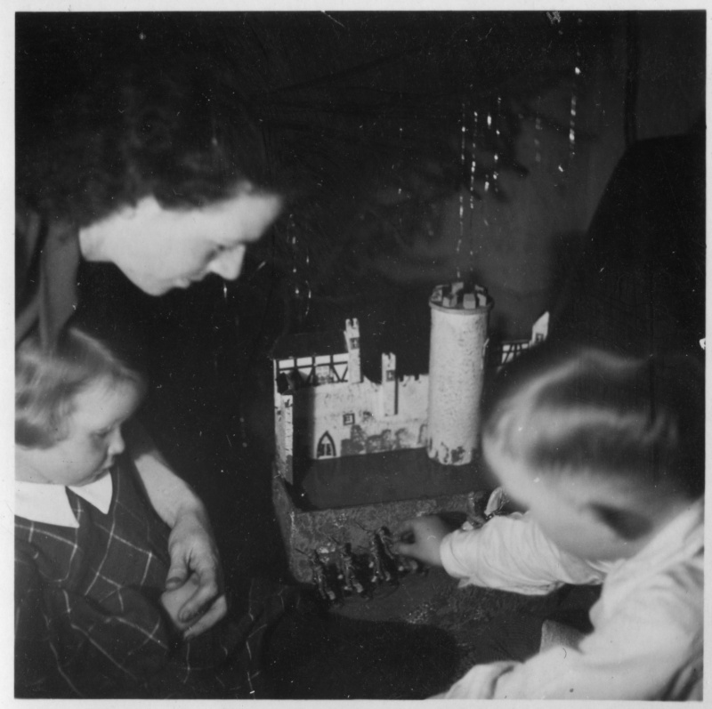 Burgmodell zu Weihnachten, Saarbrücken 1942