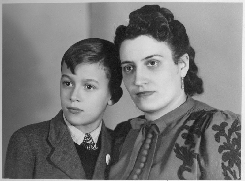 Mutter und Sohn, Dudweiler / Saar Weihnachten 1940