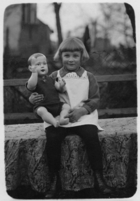 Mädchen mit Puppe, Saarland 1920er