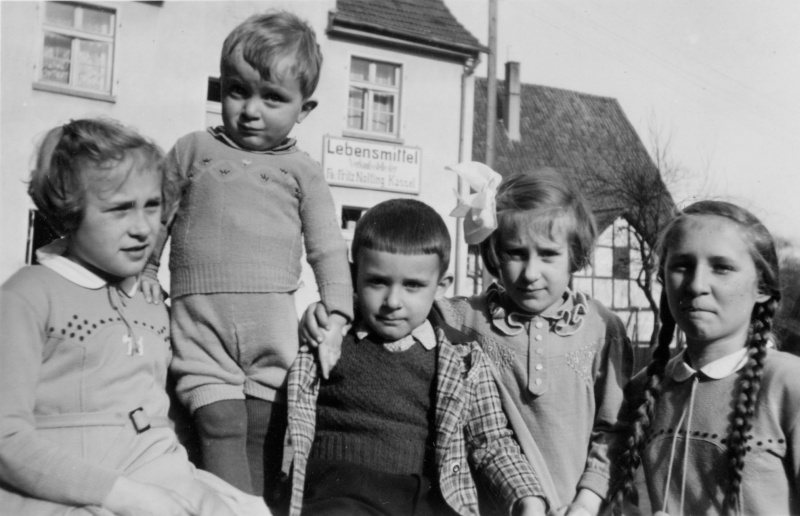 5 Kinder in Eberschütz bei Kassel, 1940er