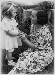 Mutter mit Kind, Dudweiler / Saar 1936