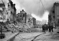 Zerstörte Innenstadt, wohl 1944-45