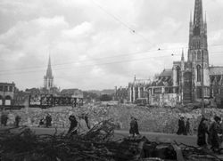 Zerstörte Innenstadt von Rouen, wohl 1944-45