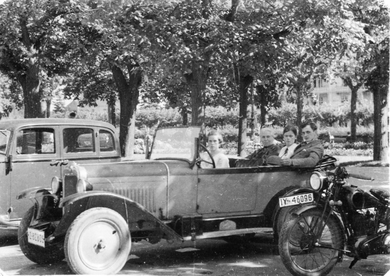 Familienausflug mit dem Kabrio, 1930er