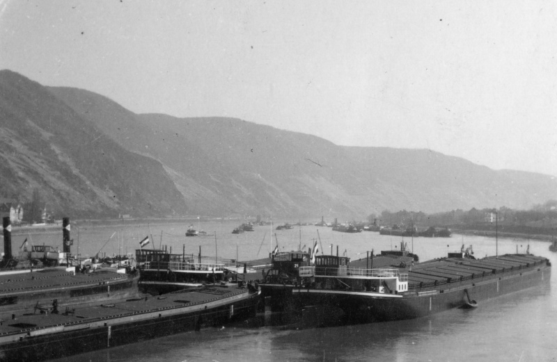 Frachtschiffe bei Bad Salzig, 1930er