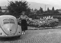 Mit dem Brezelkäfer in Garmisch-Partenkirchen, 1953