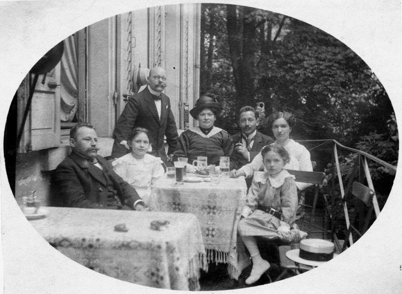 Terrasse des Löwenkellers Nr. 1, Baden-Baden, ca. 1900-10