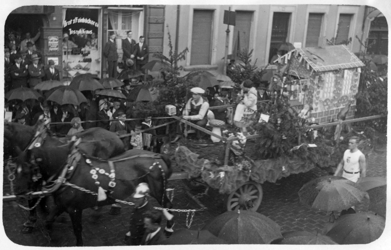 Fastnachtswagen mit Lebkuchenhaus, 1920er