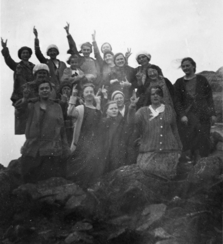 Frauengruppe beim "Rütlischwur", Feldberg Ostern 1925