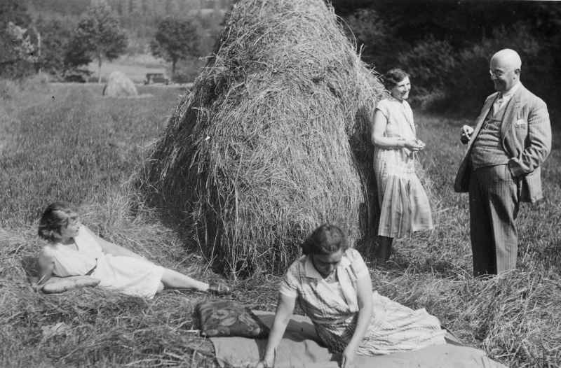 Picknick im Feld Nr. 1, wohl Saarland um 1930