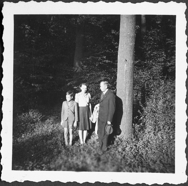 Im Wald bei Saarbrücken um 1940