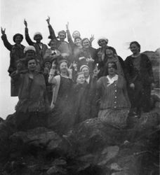 Frauengruppe beim "Rütlischwur", Feldberg Ostern 1925