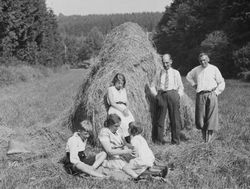 Picknick im Feld Nr. 2, wohl Saarland um 1930