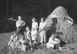 Picknick im Feld Nr. 3, wohl Saarland um 1930